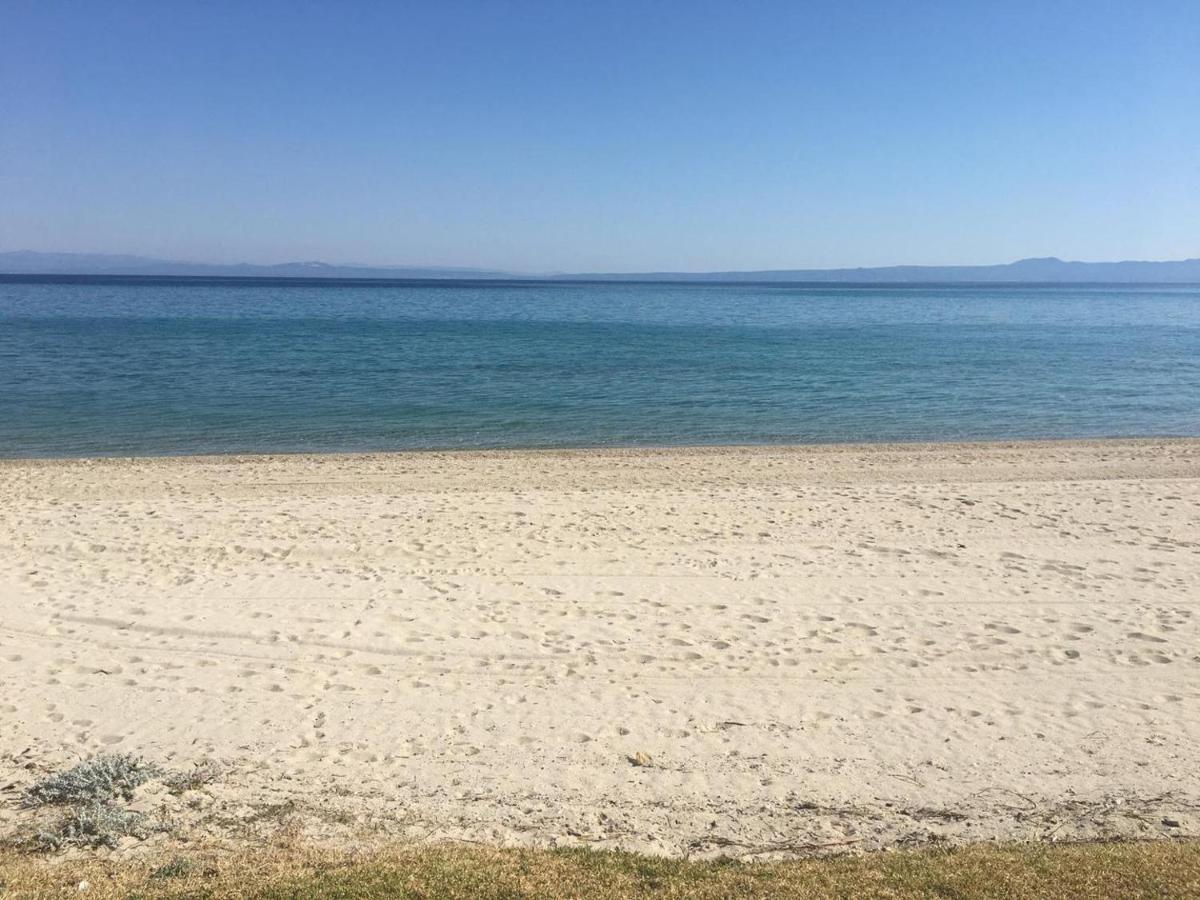 Beach Front Apartment In Pefkochori Luaran gambar